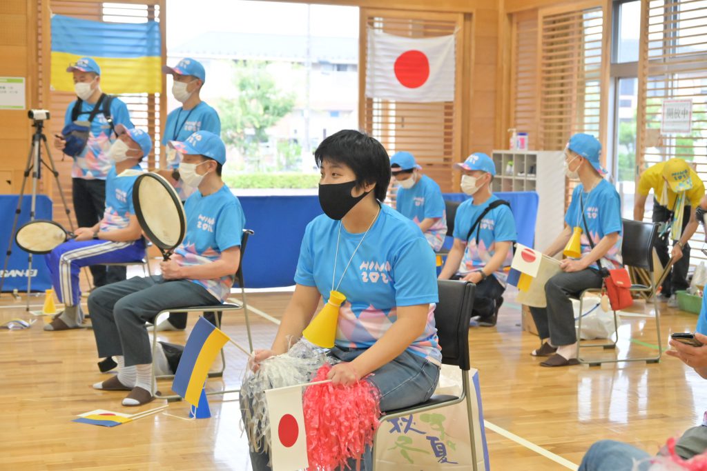 練習を見学する利用者