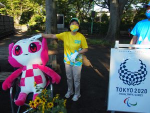 オリンピックマスコットと記念撮影